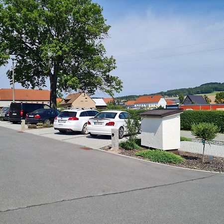 Familien- Und Apartmenthotel Lerchenberghof Walddorf  Exterior photo